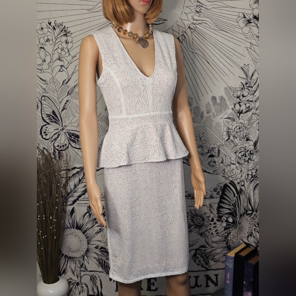 NWT BGBG MAXAZRIA Sz Small Elegant White Lace Peplum "Julienne" Midi Dress